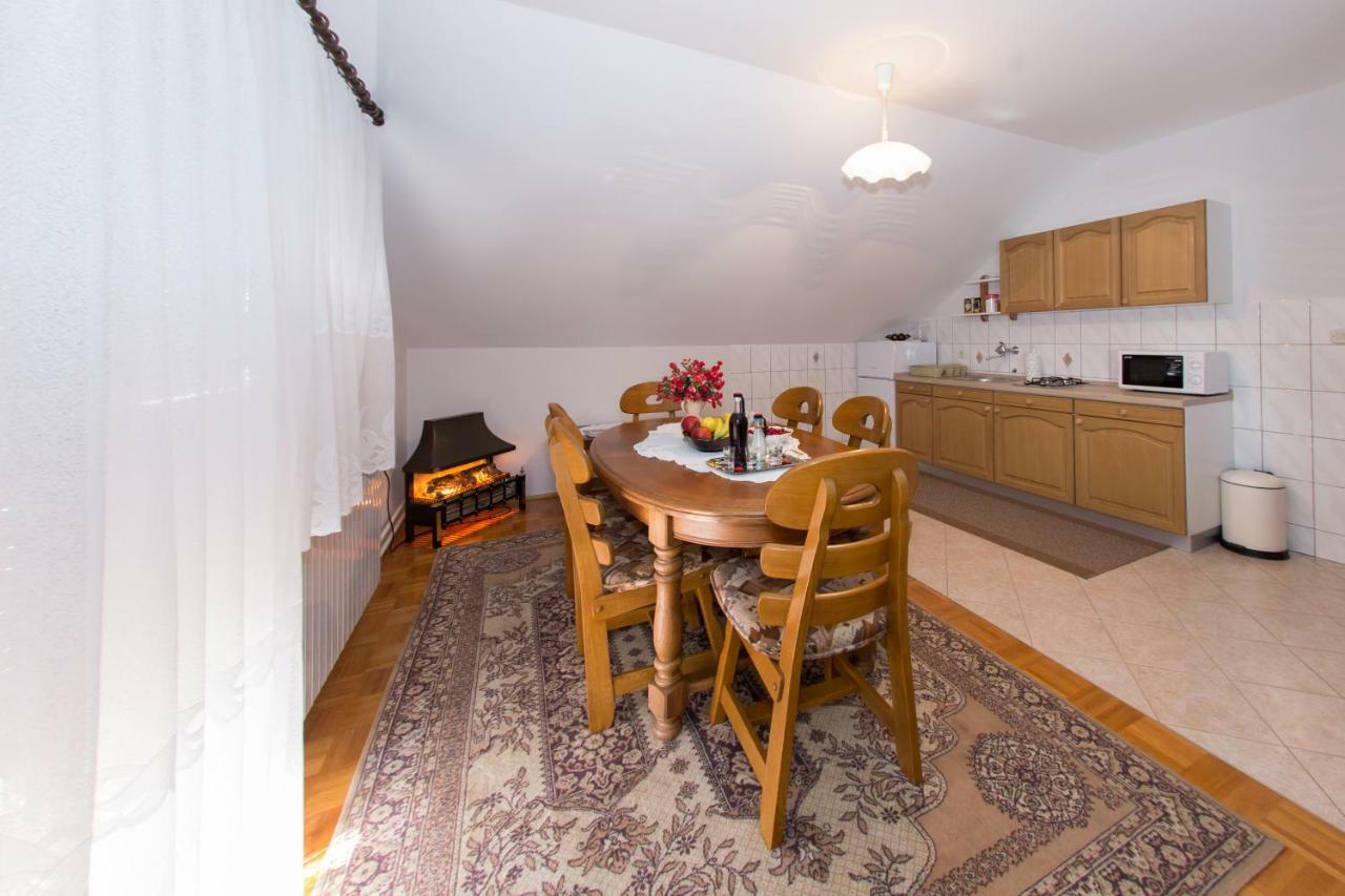 Apartman Dubravcic Apartment Otocac Bagian luar foto