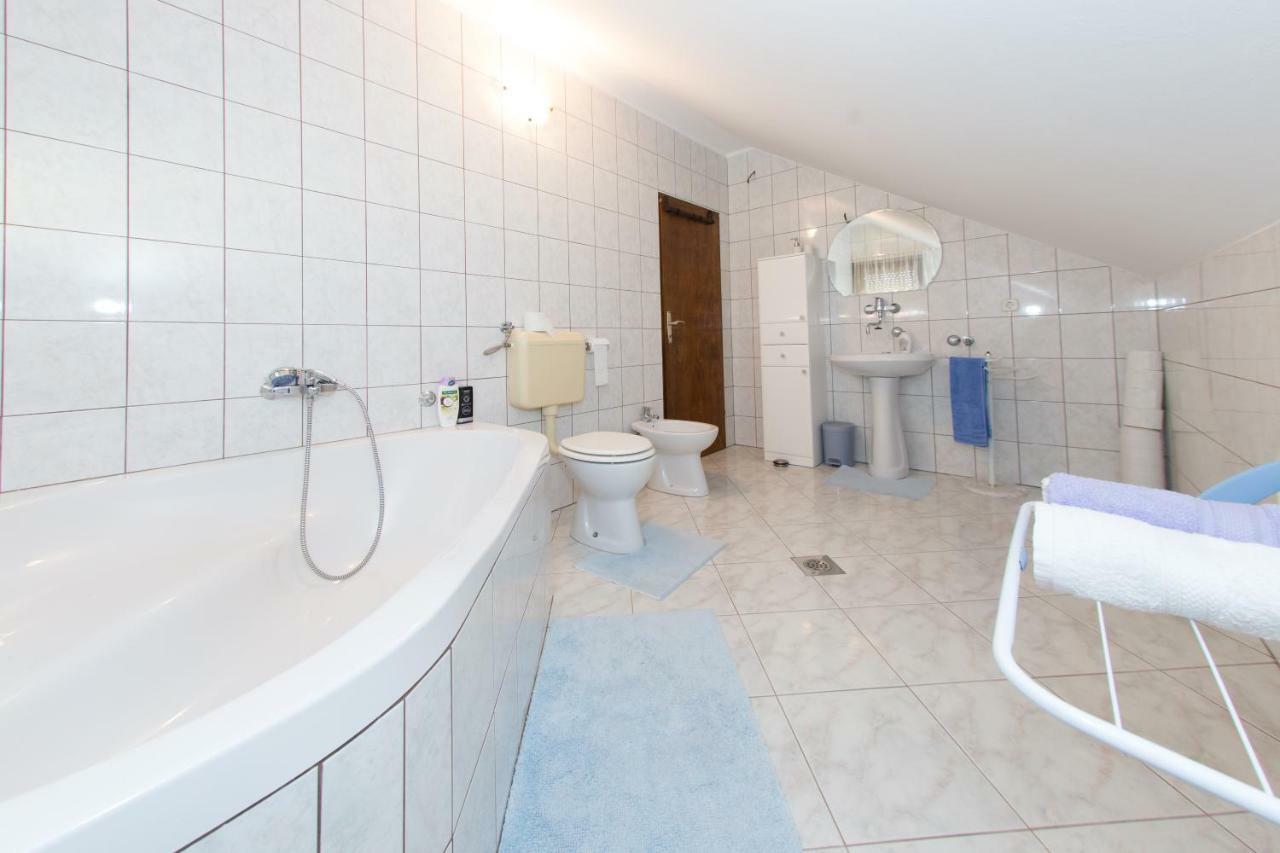 Apartman Dubravcic Apartment Otocac Bagian luar foto