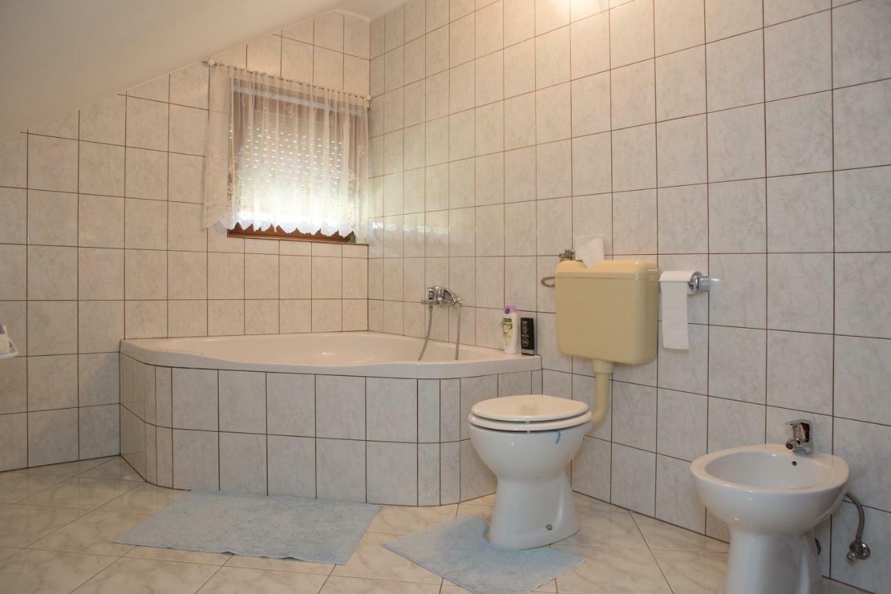 Apartman Dubravcic Apartment Otocac Bagian luar foto