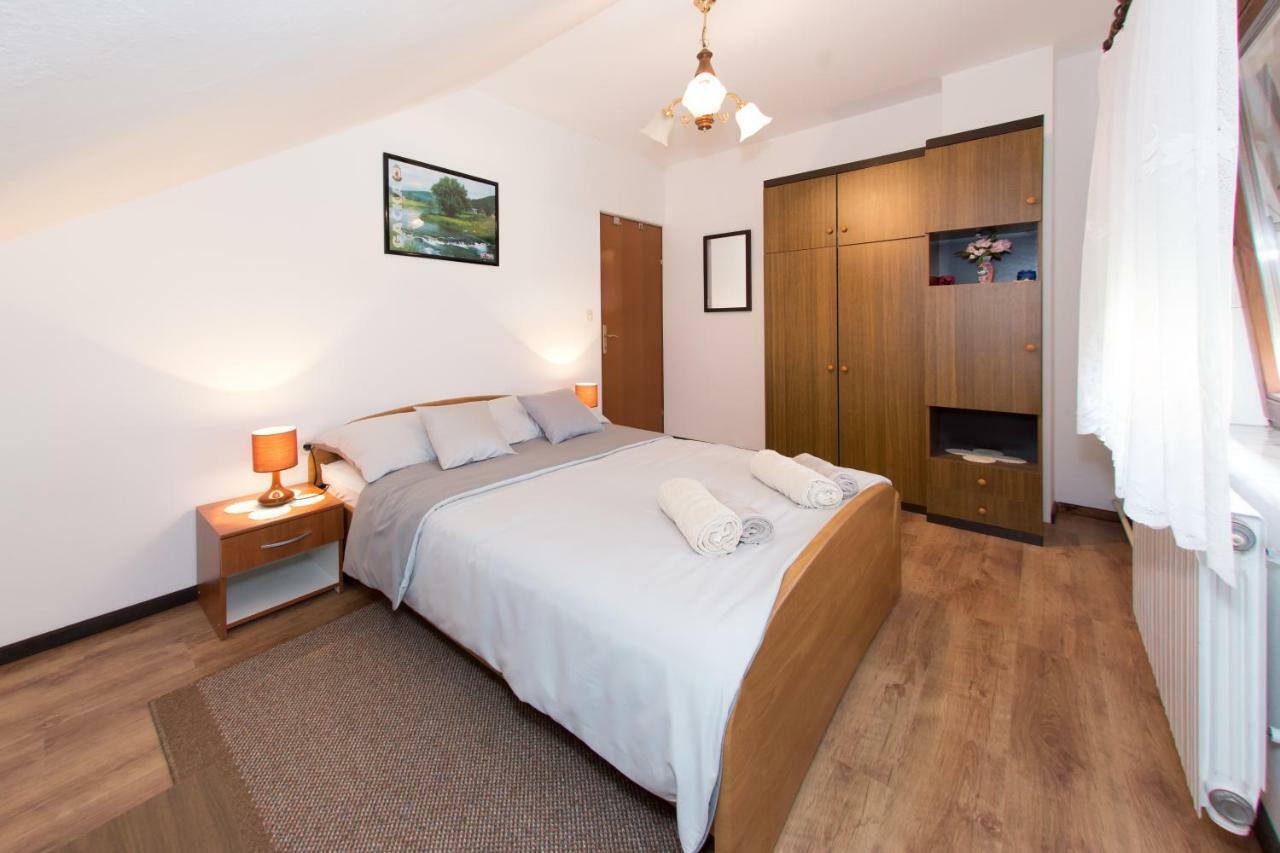 Apartman Dubravcic Apartment Otocac Bagian luar foto